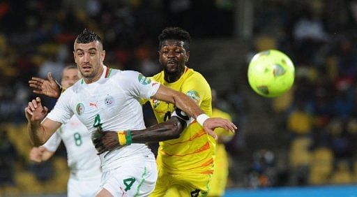 Algeria defender Essaid Belkalem clashes with Togo's forward Emmanuel Adebayor in Rustenburg on January 26, 2013